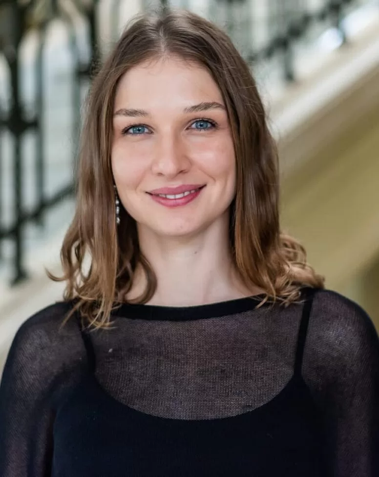 Dra. Vitória Silveira